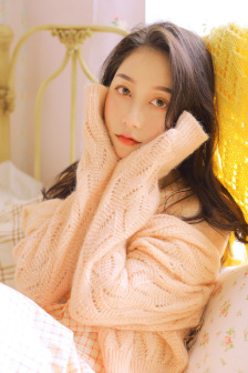 大手从衣服伸进去小说